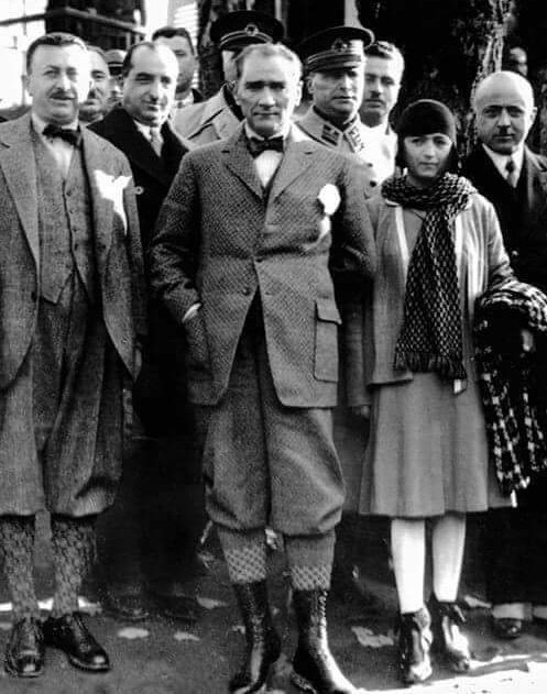 Bana Öldü Demeyin 
Biliyorum İzimdesiniz ❤️