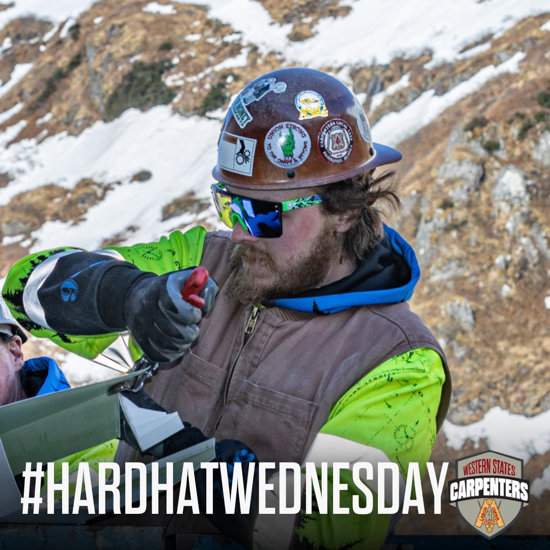 WSCarpenters's tweet photo. Happy #HardHatWednesday from Carpenters in Alaska! Carpenters, Let's see those #HardHats. 👷‍♂️⚒️ 

#UnionCarpenters #JobsWagesBenefits #Brotherhood #UnionStrong #Carpenters #WeBuildAmerica #BorderToBorder #UnionProud #WSCarpenters https://t.co/HaAIdQGlGG