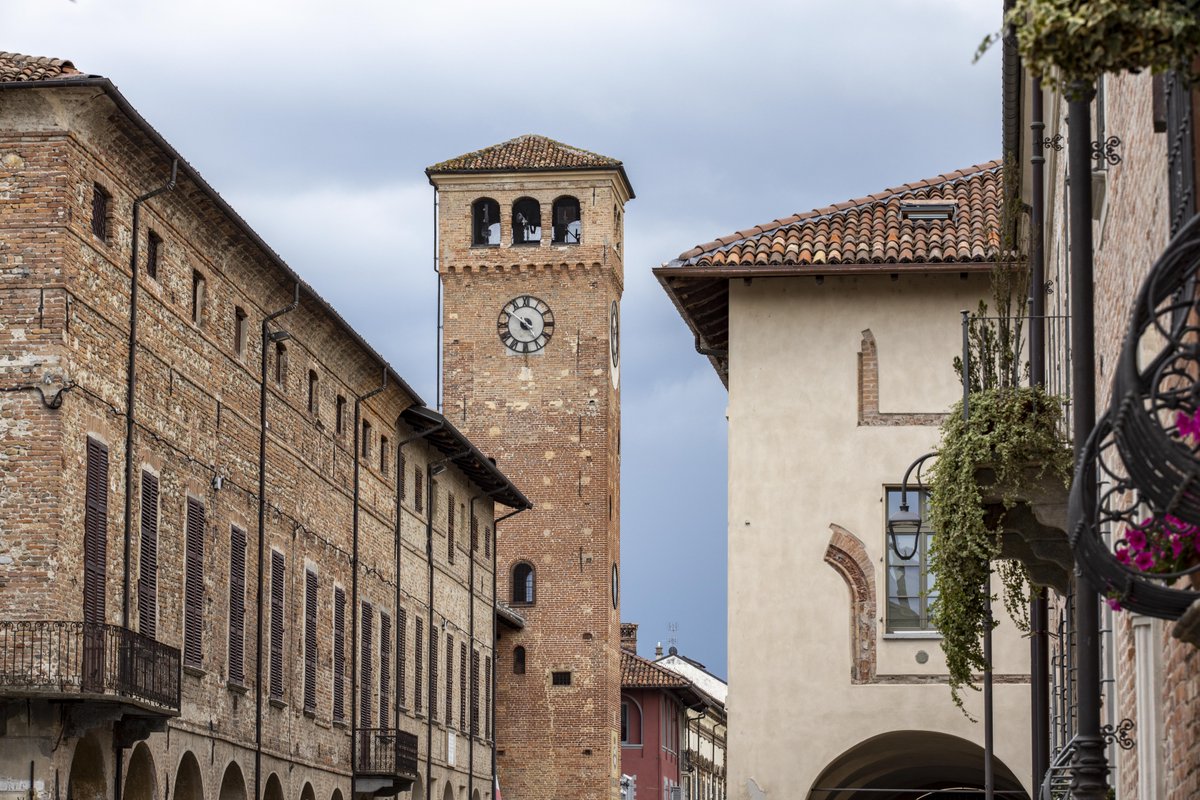 visitLMR's tweet photo. Questa domenica a 📍Cherasco c'è #ReteMamma, l'evento dedicato ai neogenitori.
Nel centro storico potrete trovare talk, laboratori per grandi e piccini e delizioso food truck.
Le organizzatrici hanno raccontato il programma ai microfoni di @RADIOGRP.
👉https://t.co/C1eNNCwrzf https://t.co/bNtNuk8r5U