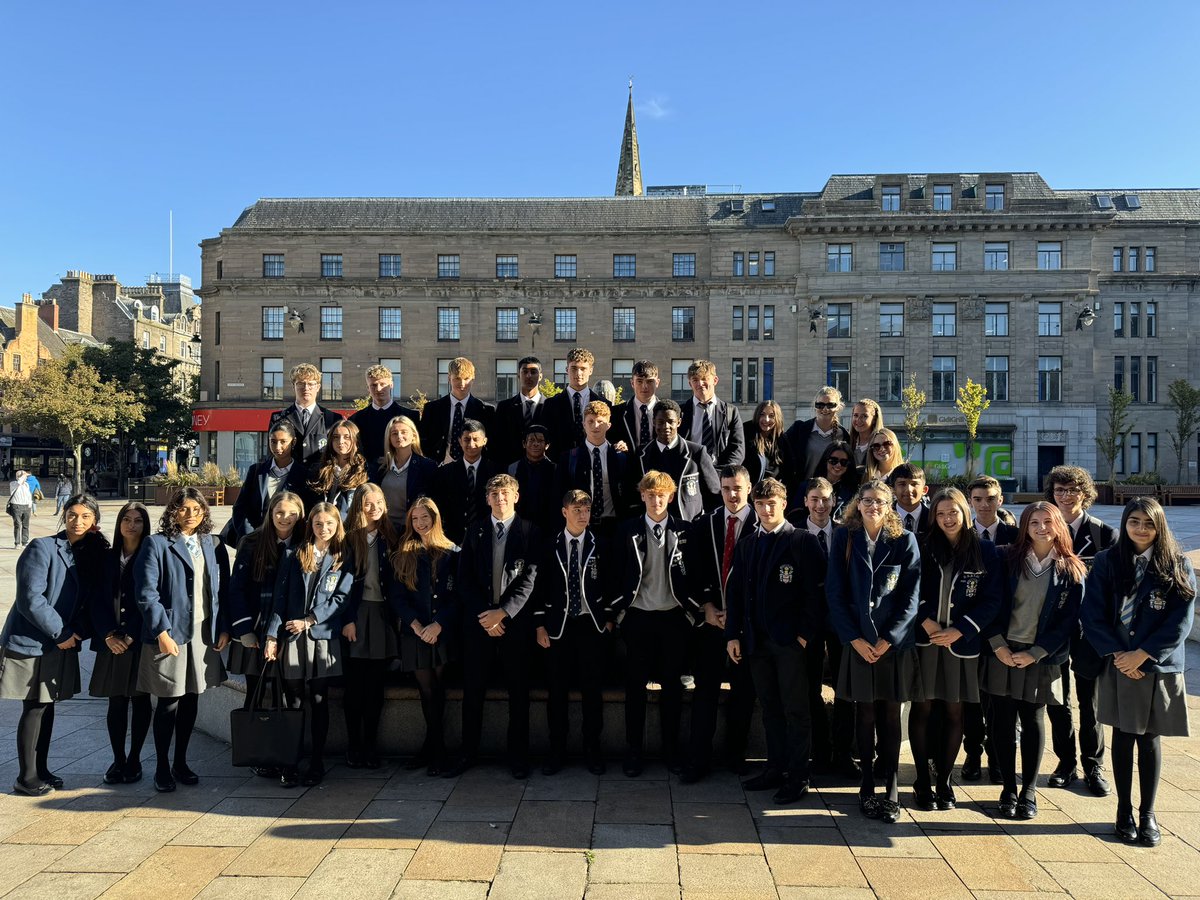 📝 Higher Modern Studies pupils attended a Social Inequalities conference today hosted by the <a href="/HSofDundee/">HighSchoolofDundee</a> today with a focus on the causes of health and income inequality. Fantastic range of speakers and lots to discuss back in the classroom @Hutchesons