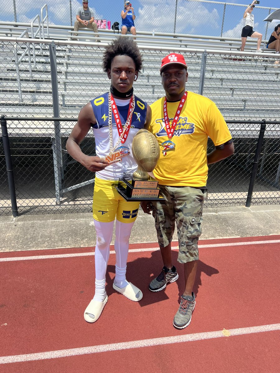 Nine Senior Sleeper Defensive Backs in the State of Texas.

Article⤵️
prepredzone.com/2024/09/nine-s…