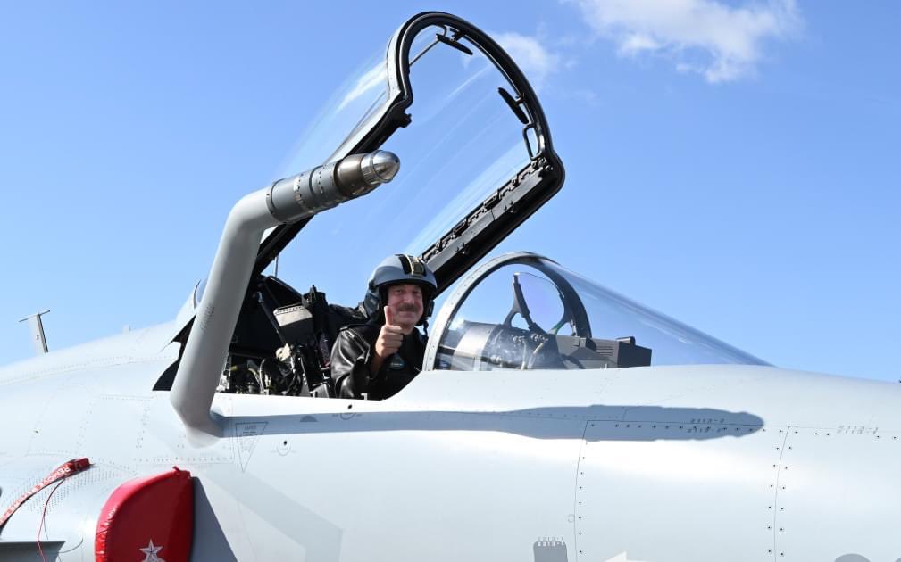 aztvresmi's tweet photo. Prezident İlham Əliyevə çoxməqsədli JF-17C təyyarələri təqdim olunub https://t.co/sI9eIc7AwC