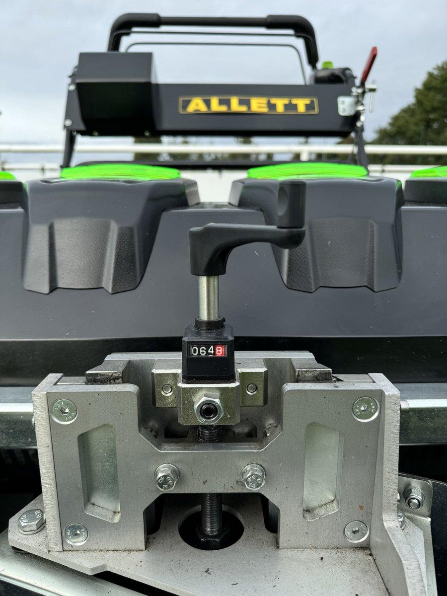 Height of cut change on our Uplift86E is super quick and easy and most importantly TOOLLESS