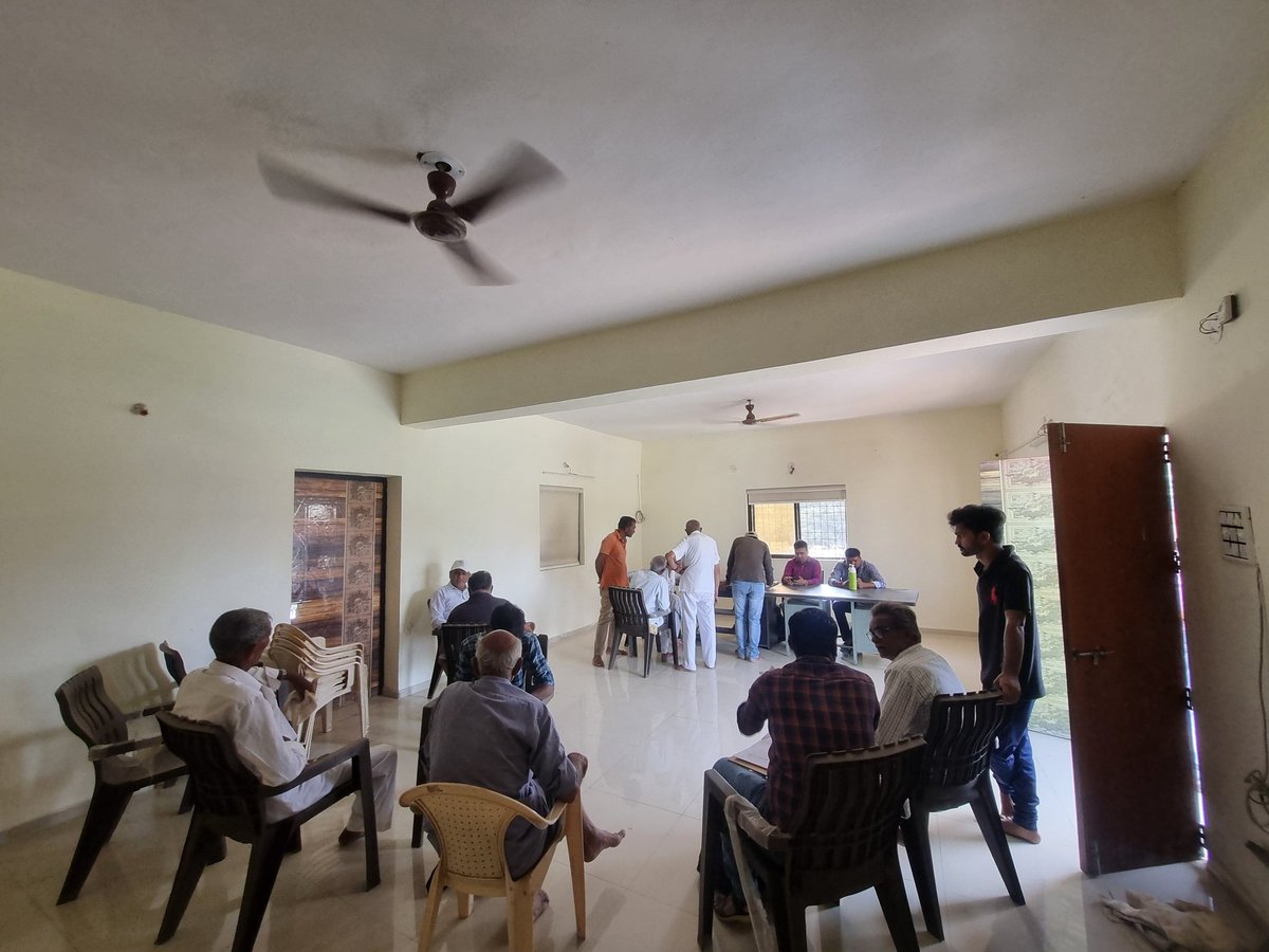 Krushigondal's tweet photo. આજરોજ ગોંડલ તાલુકા ના દેરડી કુંભાજી ગામ ખાતે PM Kisan સમ્માન નિધિ યોજના અંતર્ગત ભારત સરકાર ની ટીમ દ્વારા પી. એમ. કિસાન સમ્માન નિધિ યોજના ના લાભાર્થી ખેડૂતો નો સર્વે કરવામાં આવ્યો...
@DaoRajkot @DDORAJKOT1 @DivyeshPithiy10 @Harshd_Italiya @inforajkotgog @CMOGuj @CollectorRjt https://t.co/Izeb18laxv