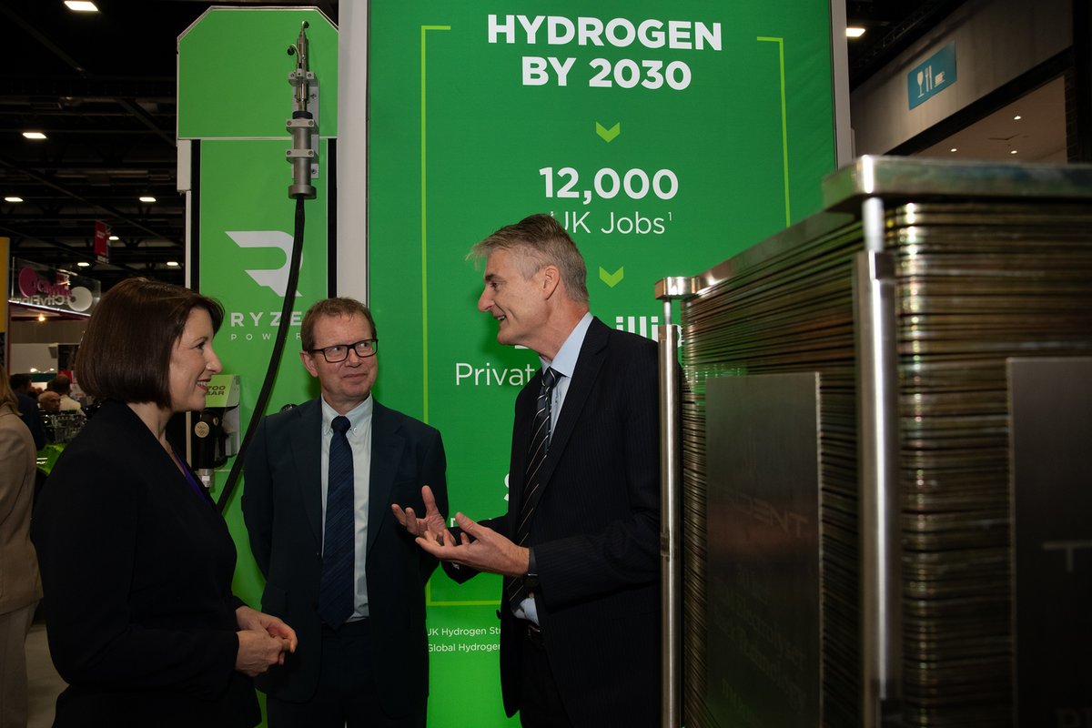 JM in the Hydrogen Zone for this year's <a href="/UKLabour/">The Labour Party</a> conference 💬 

Our team enjoyed speaking to key figures, including <a href="/Ed_Miliband/">Ed Miliband</a>, <a href="/RachelReevesMP/">Rachel Reeves</a> and Patrick Vallance, about JM's hydrogen offer and the critical role of hydrogen in the #energytransition ⚡