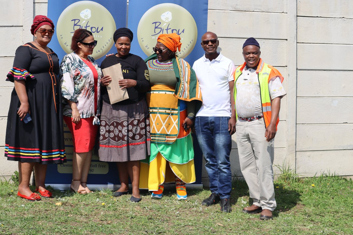 bitou_muni's tweet image. IN PICS |  Bitou Municipality Hands Over 41 Title Deeds to Beneficiaries of Qolweni’s 169 Housing Project

#BitouServiceDelivery #TitleDeeds #BitouNews