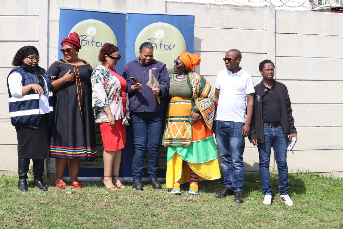 bitou_muni's tweet image. IN PICS |  Bitou Municipality Hands Over 41 Title Deeds to Beneficiaries of Qolweni’s 169 Housing Project

#BitouServiceDelivery #TitleDeeds #BitouNews