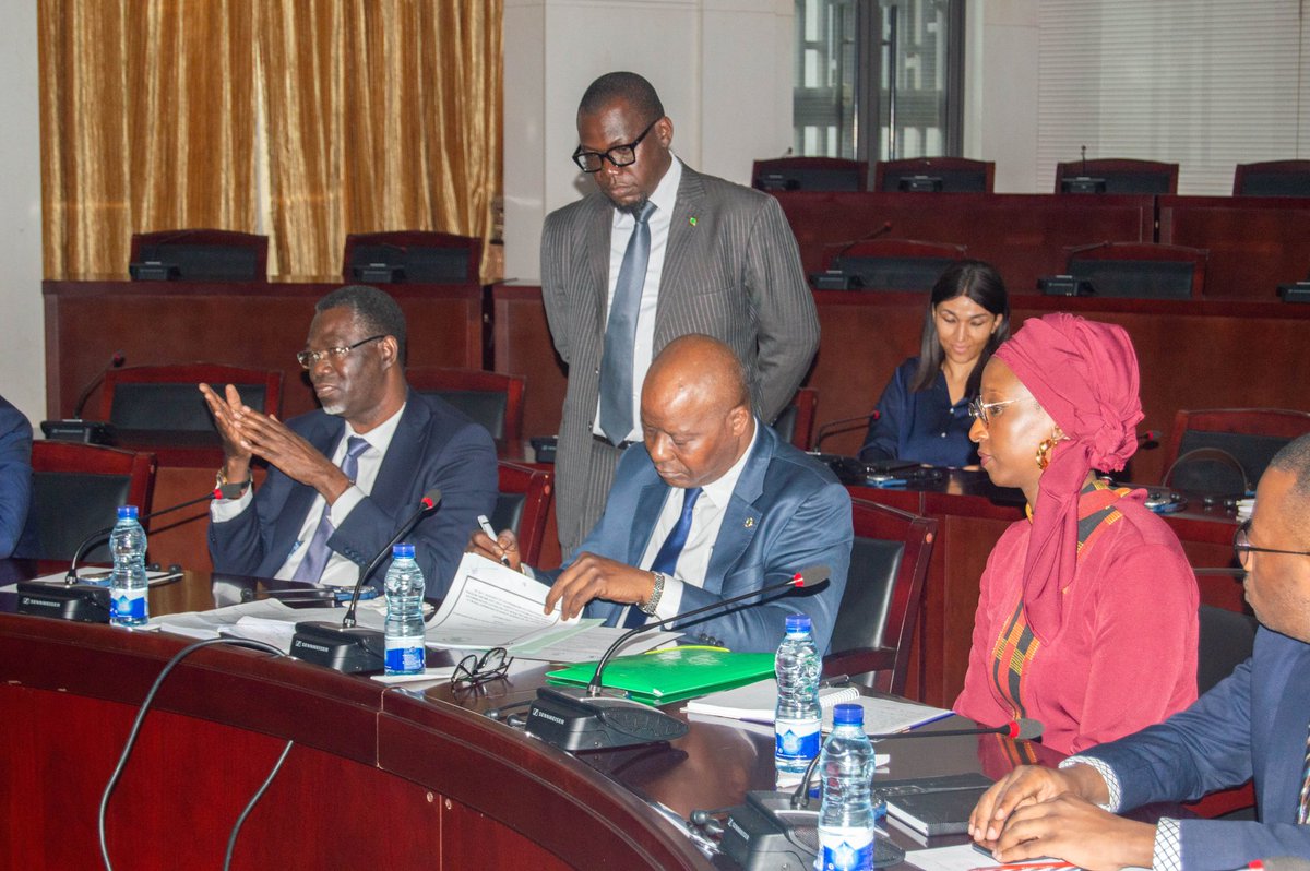 El Gobierno , el #PNUD y el #BAD han firmado un acuerdo tripartito en Malabo para el proyecto "Diversificación Económica para la Creación de Empleo", programa que apoyará a más de 300 Mipymes y facilitará empleo para jóvenes y mujeres. ¡¡Un gran paso hacia el desarrollo!!👏🏾👏🏾👏🏾