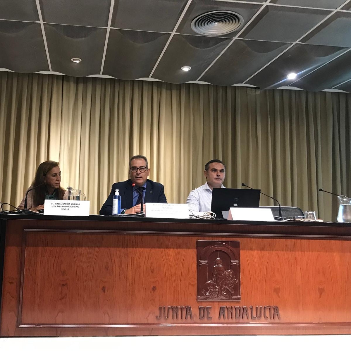 MutuaFM's tweet photo. Asistimos a la jornada organizada por el #CPRL #Sevilla. "La importancia de la #PRL en las #pymes" Inaugura Juan Antonio Montes, presidente del @CGSSEVILLA “La prevención no es una carga más para la empresa, es una inversión que repercute en la empresa y en los trabajadores”. https://t.co/4Yji12a1oy