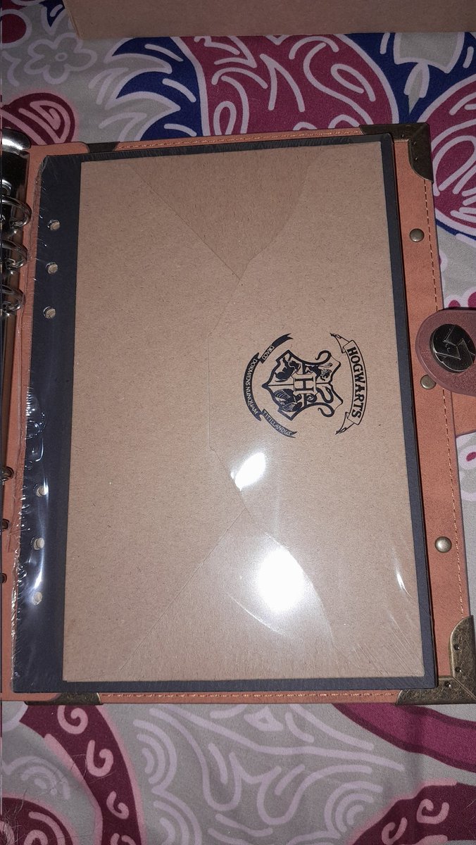 FillyaMelisa's tweet photo. Buat yg minat aja ya?
Binder Gryffindor Hogwarts Harry Potter 🤓🪄⚡️
Pokoknya kualitas oke punya 😉
Please reply or DM for more..

#HarryPotter #Hogwarts #gryffindor #binder https://t.co/5ZcpgiKkD5