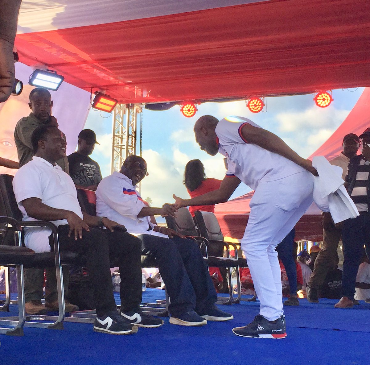 real_agya_koo's tweet photo. I supported @NAkufoAddo because of free education and I'm supporting @MBawumia too because of digitalisation. You can decide not to side with me Iβm okay !!!!.ππππ
https://t.co/cXfP8EUprg
#agyakoo #BawumiaTours #BawumiaForPresident #NPP #breakthe8 #NDC @utvghana @tv3_ghana https://t.co/k0xBzV23nz