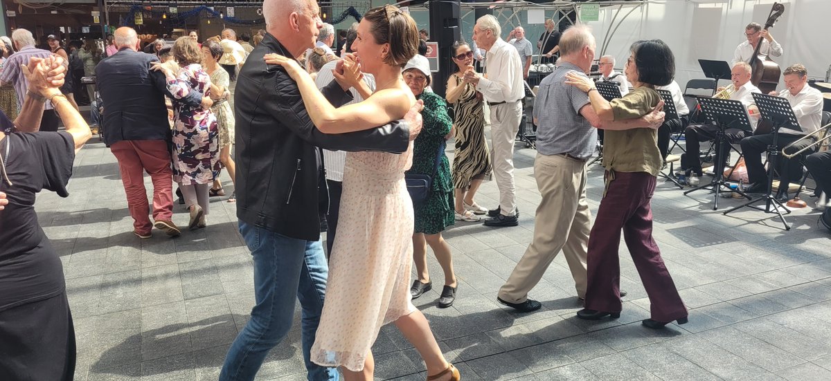 ksdg's tweet photo. As the #Summer Winds Down. Today @spitalfieldsE1 12:30  &amp; they host #Wonderful #intergenrational #Friendly #Tea #Dance #Workout #strictly #Samba #vintage #tango #LiveMusicOrchestra  @ #Lunchtime #Fun in the Market to  #lovely #septembervibes #getdancing all #free do come along https://t.co/wUHWeiz0Ze