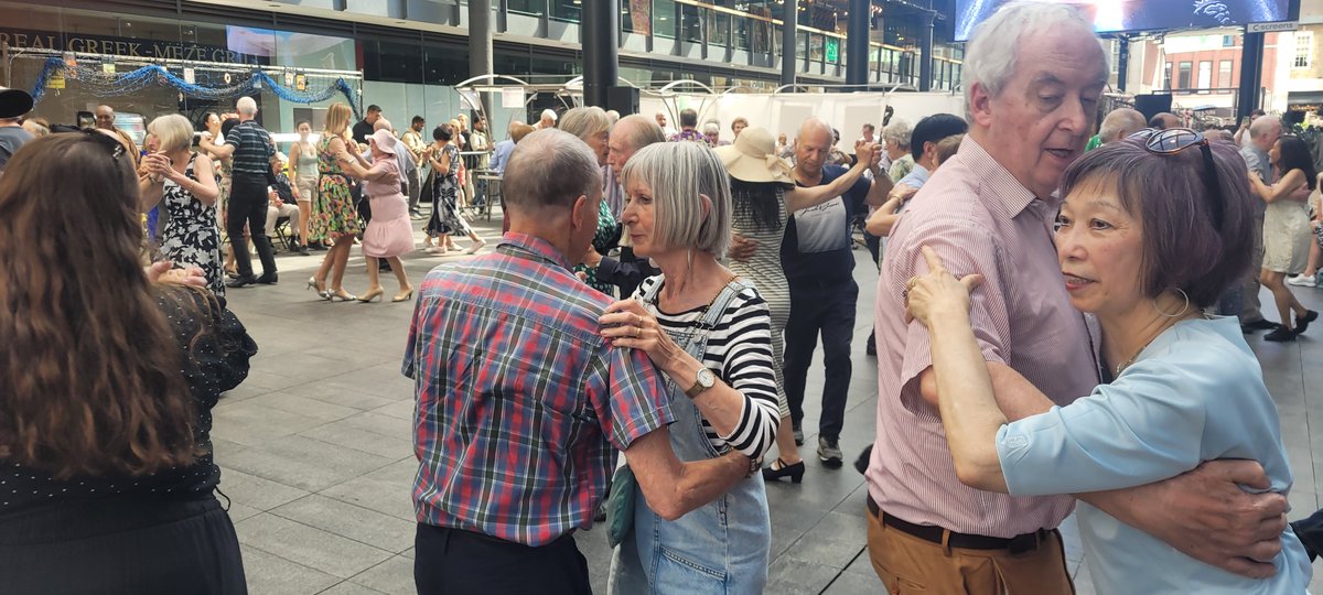 ksdg's tweet photo. As the #Summer Winds Down. Today @spitalfieldsE1 12:30  &amp; they host #Wonderful #intergenrational #Friendly #Tea #Dance #Workout #strictly #Samba #vintage #tango #LiveMusicOrchestra  @ #Lunchtime #Fun in the Market to  #lovely #septembervibes #getdancing all #free do come along https://t.co/wUHWeiz0Ze