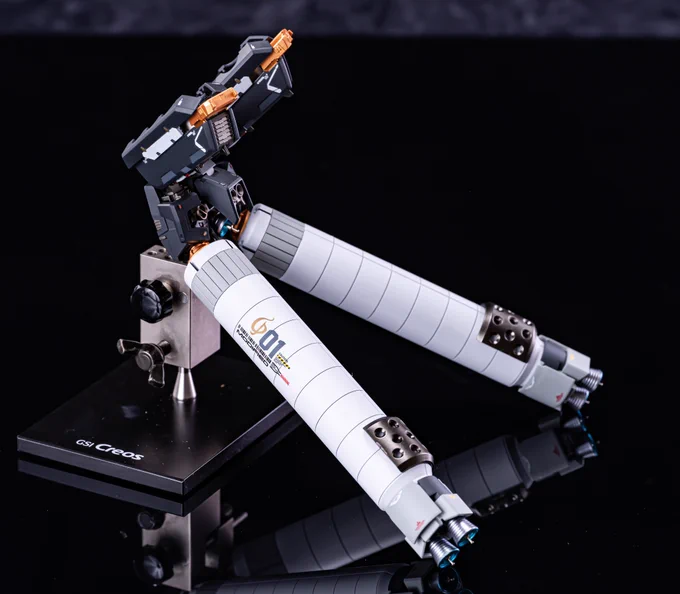 ホーンファンネルとバックパックです。 ・タンクを大型化 ・筋彫りと塗り分け、プラ材によるディテールアップ ・ホーンファンネルは1部蛍光塗料にすることでブラックライトで発光 ・トップコートを使い分け質感の違いによる情報量アップ など