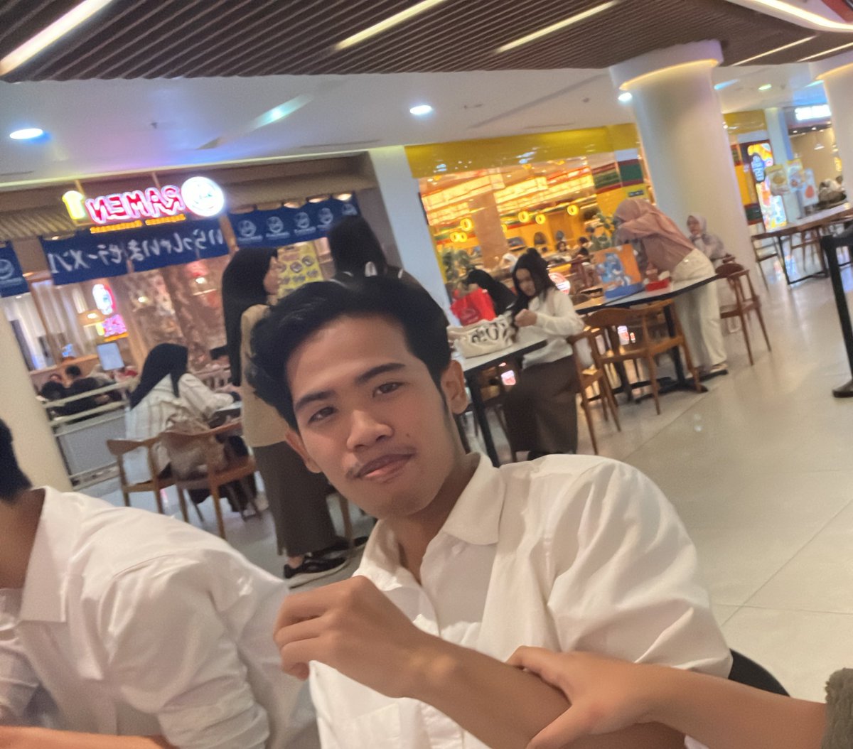 keenuntee's tweet photo. tebak orang apa https://t.co/LXtgEnQaq1