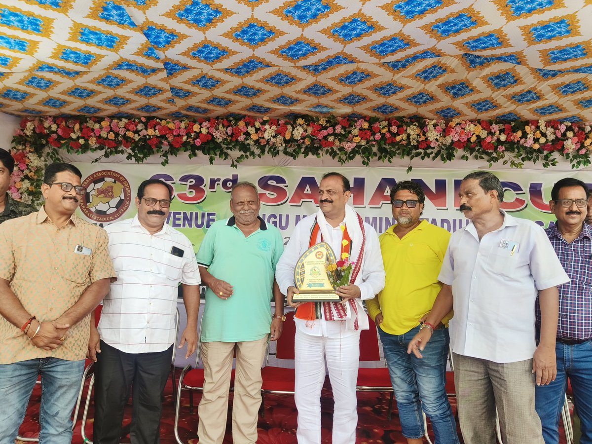 ashwiniksarangi's tweet image. ବରଗଡ଼ ଲେଙ୍ଗୁ ମିଶ୍ର ମିନି ଷ୍ଟାଡିୟମରେ 63ତମ ସାହାଣୀ କପ ଫୁଟବଲ ପ୍ରତିଯୋଗିତା କୁ ମୁଖ୍ୟ ଅତିଥି ଭାବେ ଯୋଗଦେଇ ଉଦଘାଟନ କଲି।

#sahanicup #football #ministadium #bargarhconstituency #bargarh #odisha