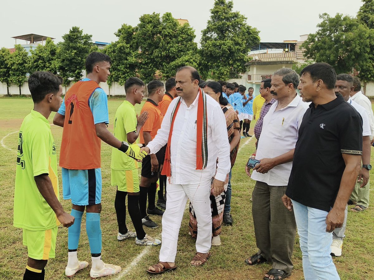 ashwiniksarangi's tweet image. ବରଗଡ଼ ଲେଙ୍ଗୁ ମିଶ୍ର ମିନି ଷ୍ଟାଡିୟମରେ 63ତମ ସାହାଣୀ କପ ଫୁଟବଲ ପ୍ରତିଯୋଗିତା କୁ ମୁଖ୍ୟ ଅତିଥି ଭାବେ ଯୋଗଦେଇ ଉଦଘାଟନ କଲି।

#sahanicup #football #ministadium #bargarhconstituency #bargarh #odisha