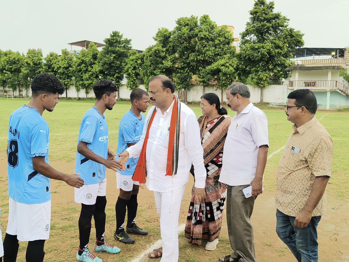 ashwiniksarangi's tweet image. ବରଗଡ଼ ଲେଙ୍ଗୁ ମିଶ୍ର ମିନି ଷ୍ଟାଡିୟମରେ 63ତମ ସାହାଣୀ କପ ଫୁଟବଲ ପ୍ରତିଯୋଗିତା କୁ ମୁଖ୍ୟ ଅତିଥି ଭାବେ ଯୋଗଦେଇ ଉଦଘାଟନ କଲି।

#sahanicup #football #ministadium #bargarhconstituency #bargarh #odisha