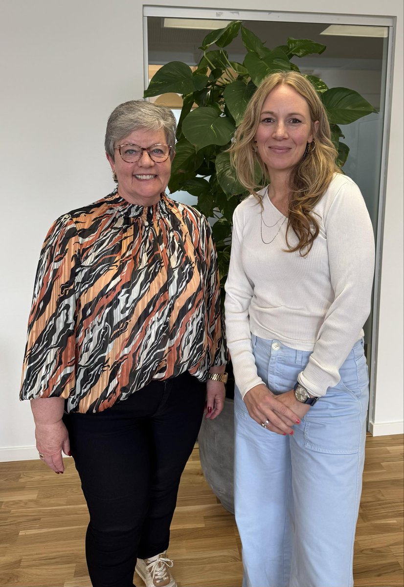 KrabbeDahl's tweet photo. Det var mig en kæmpe fornøjelse at byde velkommen til Socialdemokratiets nye sundhedsordfører @LeaWermelin

Vi har en helt klar fælles dagsorden: Vi skal have gjort op med ulighed i sundhed - og hellere i dag end i morgen. 

Jeg ser meget frem til samarbejdet.

#dkpol #dksundhed https://t.co/kJhMJGc4dN