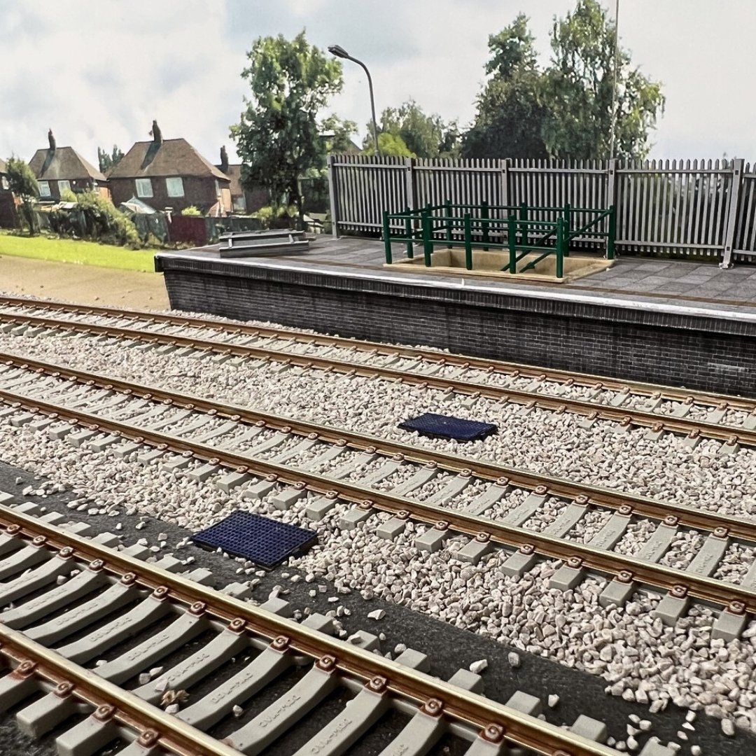 myrm.club/TX259-OO
myrm.club/TX202-OO

This week's Scenery Showcase comes from Rowan Towan Model Railway via the RailwayModellers club. In this scene, he has scratchbuilt a platform with an underground section using 2 of our textures.