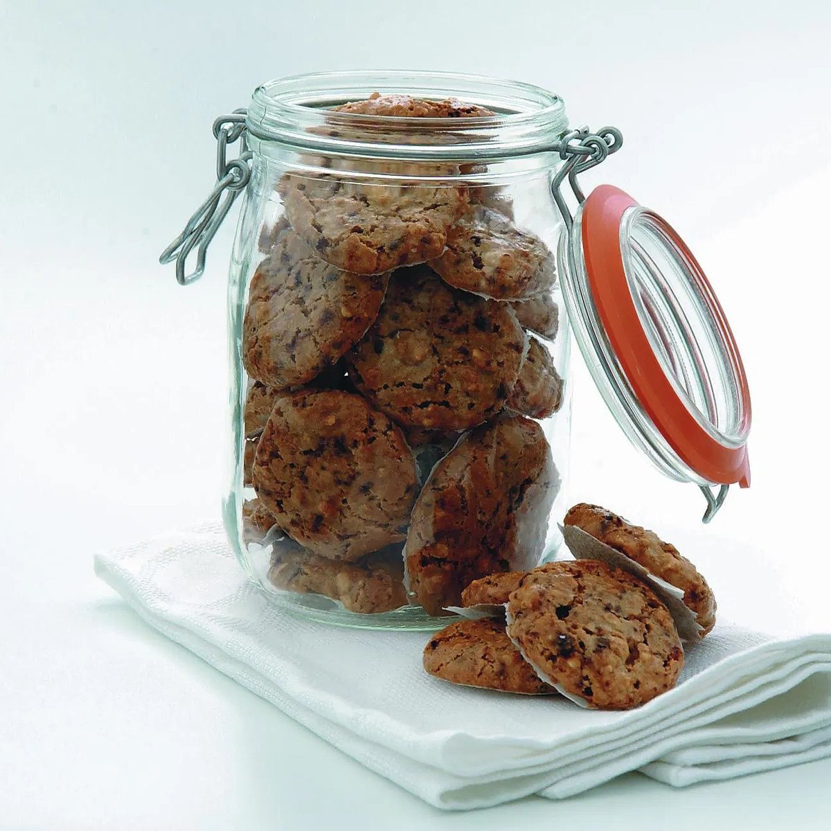 DeliaOnline's tweet image. Recipe of the Day: Coffee and Hazelnut Macaroons. If you leave out the coffee, these crunchy little hazelnut biscuits are excellent for serving with ice creams and jellies. They also freeze well. deliaonline.com/recipes/intern…

#macaroons #recipeoftheday #biscuits