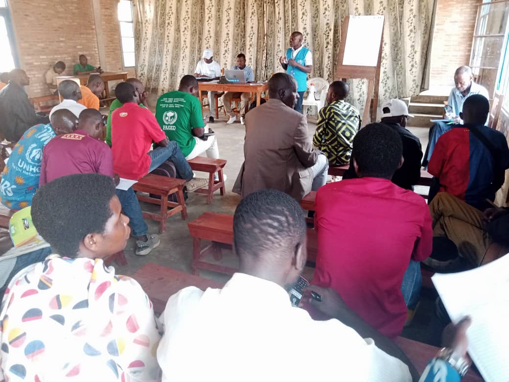 UNHCR_Burundi's tweet photo. Handwashing station in #Nyabitare as part of #Mpox prevention efforts, alongside teacher awareness campaigns. Big thanks you to @StatePRM for the financial support, enabling @UNHCR_Burundi to address Mpox and protect vulnerable communities. #PublicHealth #Prevention #Solidarity https://t.co/o2o8Oo9uT6
