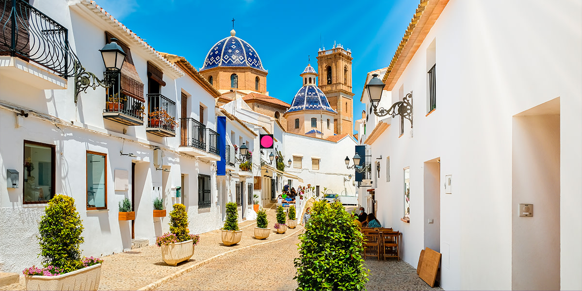 SpainInIsrael's tweet image. Its old town with whitewashed houses is another reason why #Altea should be on your bucket list! Located in the high part, the church square is almost a viewpoint over the beauty of the Bernia Hills and the sea.🔝

👉bit.ly/3EjdDE7

#VisitSpain #SpainCoast @C_valenciana