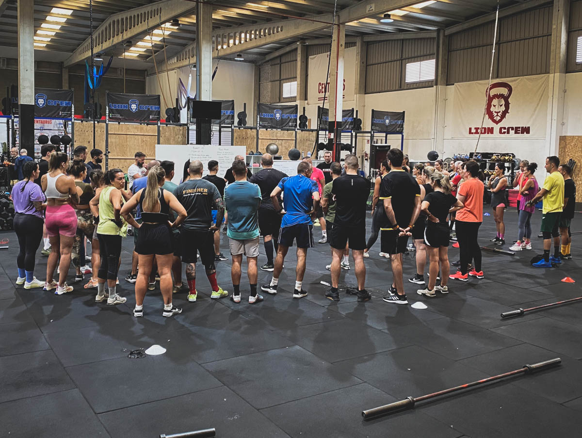 centaurusvigo's tweet photo. Concentrados en la explicación antes de empezar el entreno. 🤓💪 

#Vigo #CentaurusBox #CrossTraining #wod #workout https://t.co/g09ipugjwy