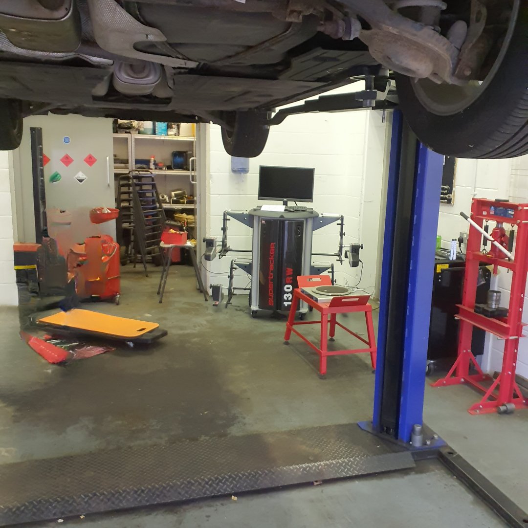 supertracker's tweet image. This week we supplied, installed and demonstrated the reliable and easy to use STR130 CCD Wheel Alignment System for use on a 2-Post Lift with alignment tables. In stock and available immediately.
#StraightForwardWheelAlignment #Supertracker  #SupertrackerSTR130 #WheelAlignment