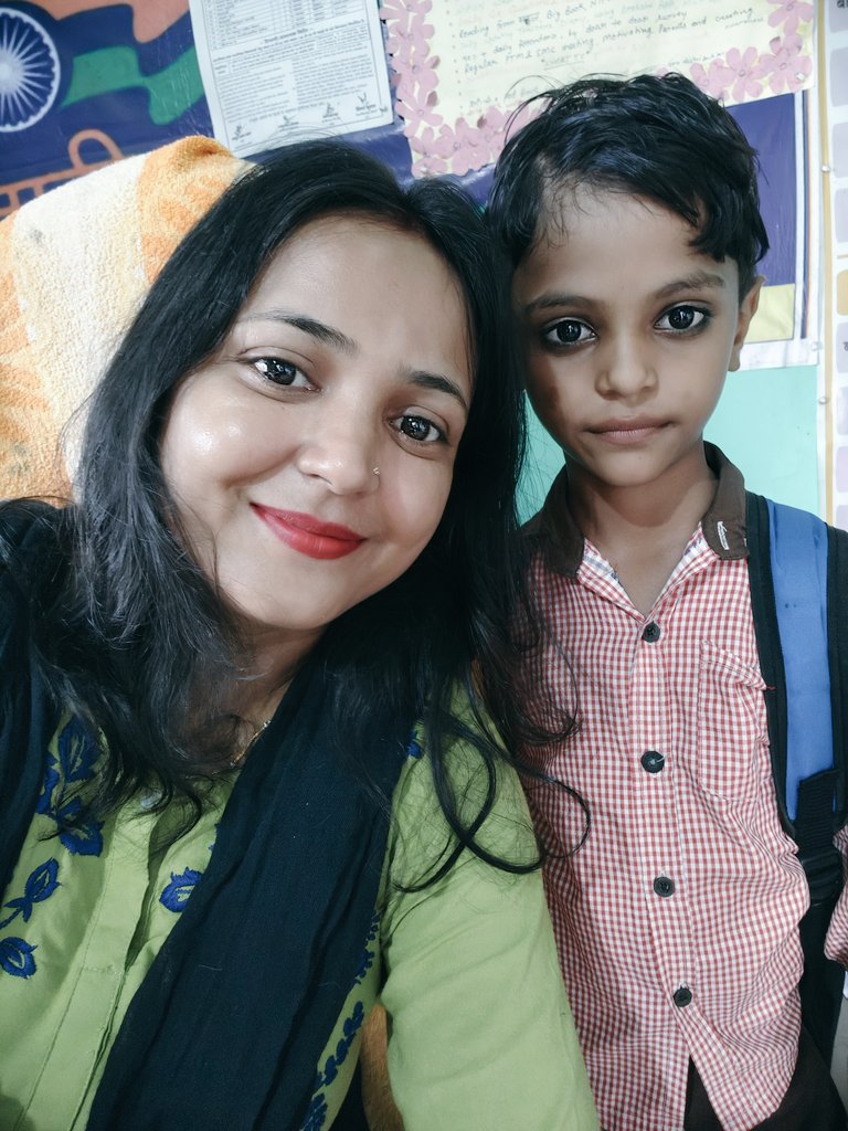 RakhiGangwar19's tweet photo. मैडम जी एक सेल्फी हमारे संग भी लेलो, छुट्टी के समय
#basicschool #StudentLife #teachers @basicshiksha_up https://t.co/kFkpcQgpz3