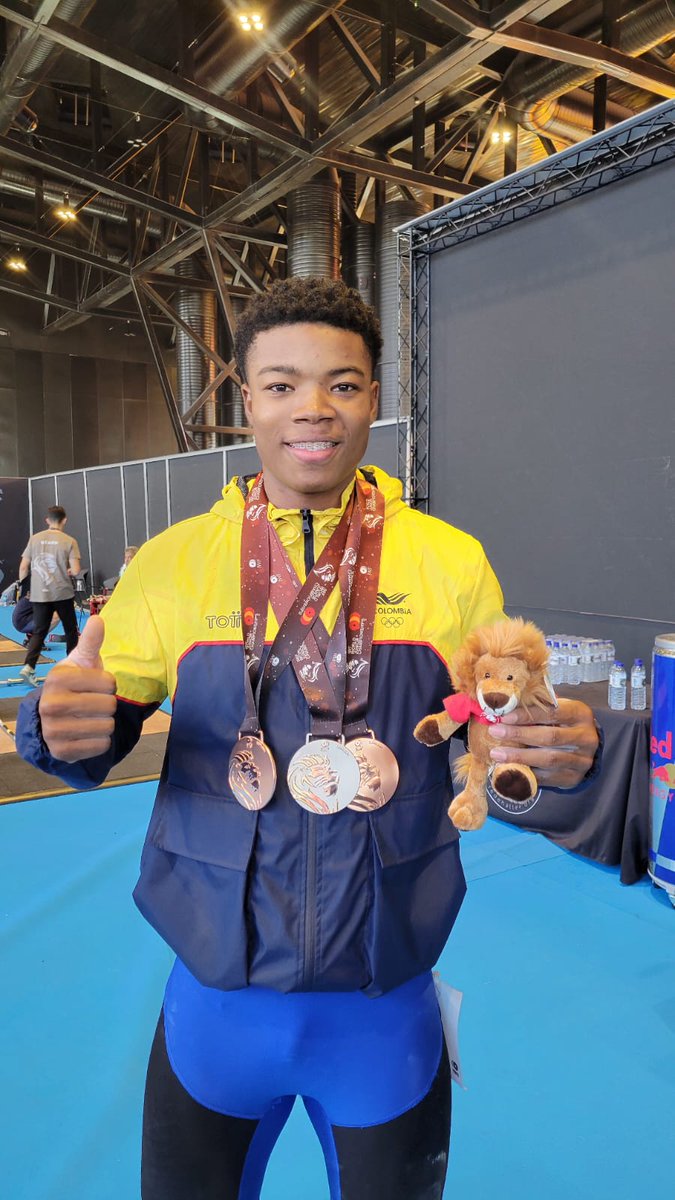 COLOMBIA SIGUE SUMANDO MEDALLAS MUNDIALES 
Jokser Albornoz logró subirse al podio Mundial en la categoría 89 Kgs al obtener una medalla de plata 🥈 y 2 medallas de bronce 🥉🥉 en el Campeonato Mundial Juvenil León 2024

#OrgulloColombiano