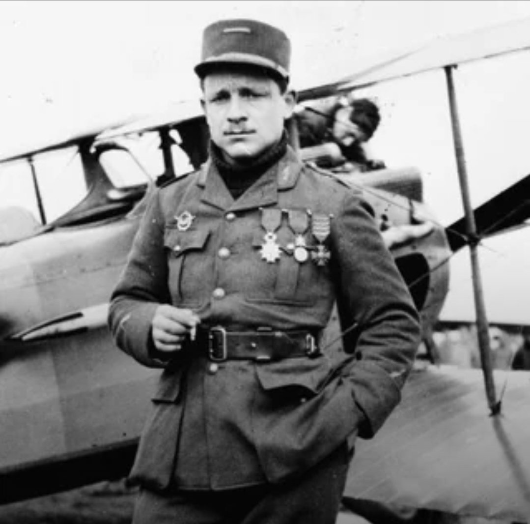 Tokkotai___'s tweet image. Respecto a lo que dije antes, recordaba que algún As aliado tenía pintadas esvasticas en su caza.
Era el caso del #As 🇺🇲🇫🇷 Raoul #Lufbery como se aprecia en su #SPAD VII con el emblens también de la Escuadrilla #Lafayette

#PGM #WW1