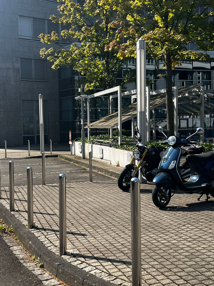 🌟 Edelstahlpoller: Zeitloser Stil trifft auf robuste Funktionalität! Perfekt für Straßen, Zufahrten und Wege. 🛤️✨ #Stadtmobiliar #Edelstahlpoller #Sicherheit #Design #Poller #INCAPCORP