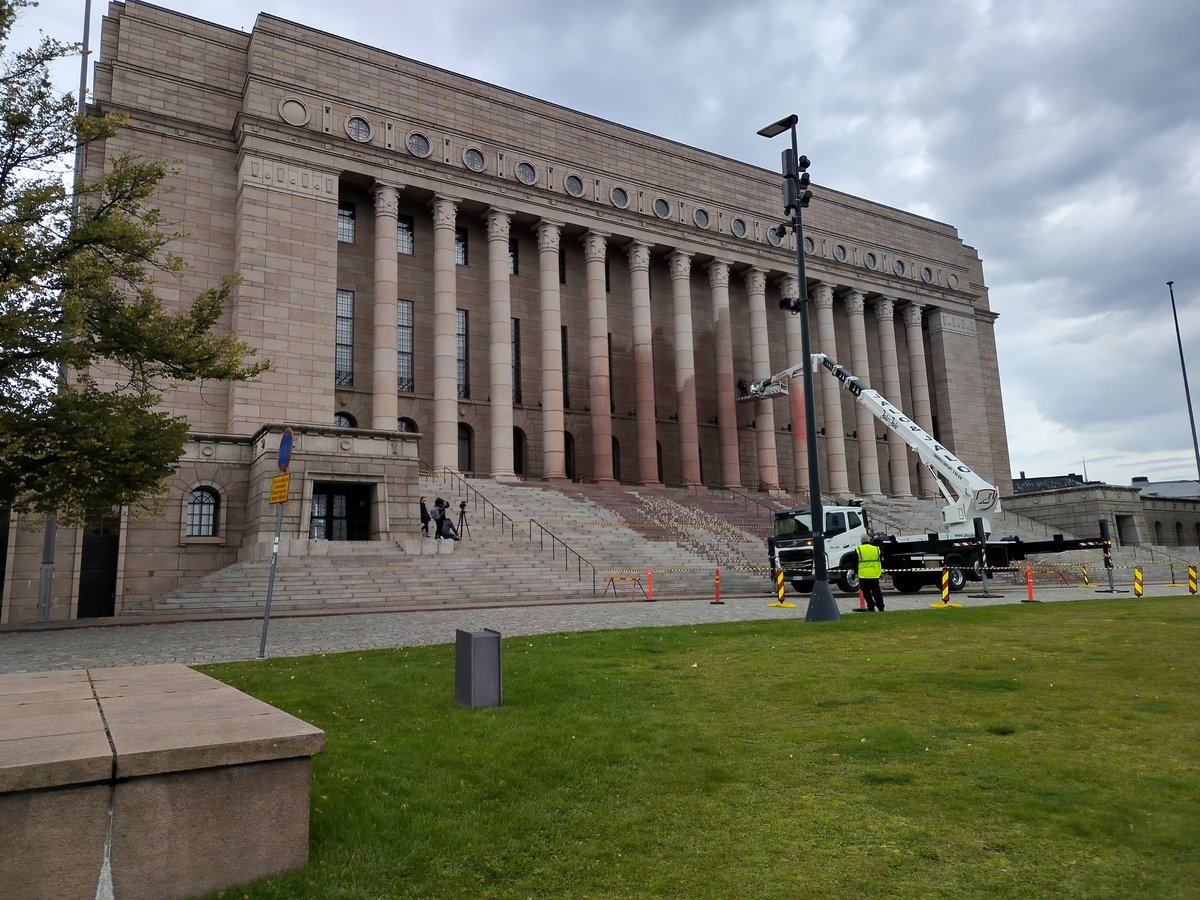 Joka kerta, kun näen, mitä uutta sakiaa elokapinalliset ovat keksineet, tekisi mieleni myydä hybridiautoni, ostaa joku kunnon ympäristön paskaaja tilalle ja siirtyä syömään pelkkää punaista lihaa.