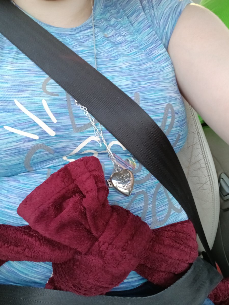 joe_jonaswife's tweet image. Yes YESTERDAY  ME AND MY BABE @joejonas wore SAME COLOR BURGENDY RED ❤️🥰 

#MATCHINGCOUPLE 

Plz wear that OUTFIT AGAIN 🥰