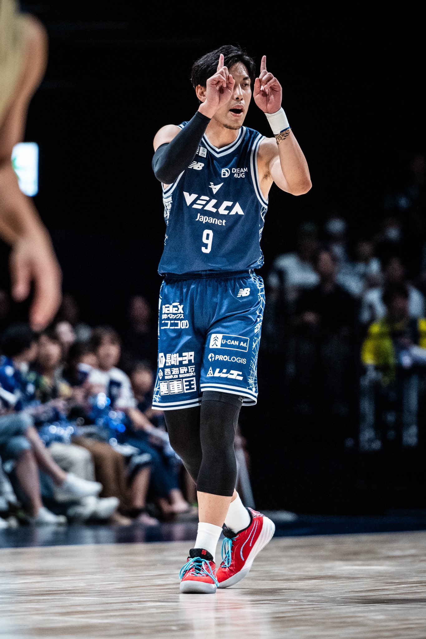 長崎VELCA フード付きジャケットとパンツ セット 長崎VELCA フード付きジャケットとパンツ セット こり