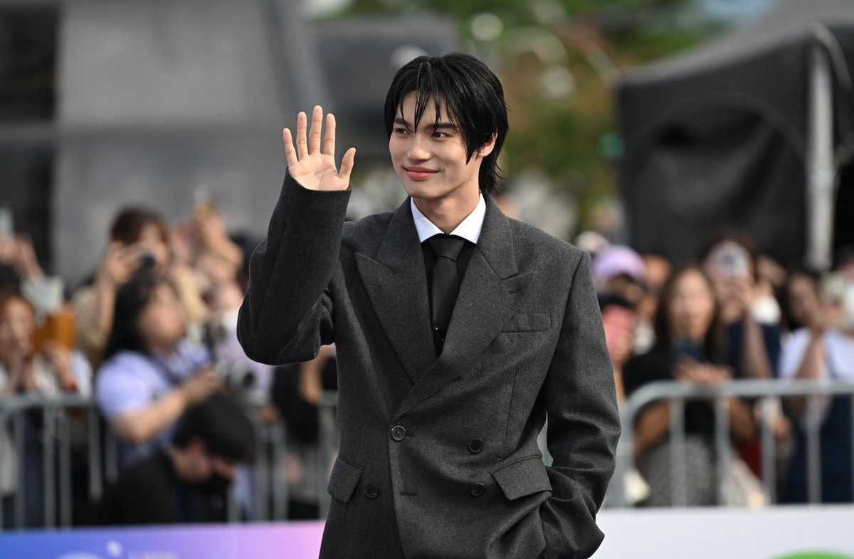 SiamrathNews24's tweet photo. ฮอตเกินต้าน!! “วิน เมธวิน” ปรากฏตัวบนพรมแดงในงานประกาศรางวัล Seoul International Drama Awards ที่กรุงโซล ทั้งนี้ยังได้รับรางวัล “Outstanding Asian Star” ในงานอีกด้วย
#SDA2024xWinMetawin #winmetawin #OutstandingAsianStar #SDA2024 #winmetawin #วินเมธวิน https://t.co/wi2jmTrUzm