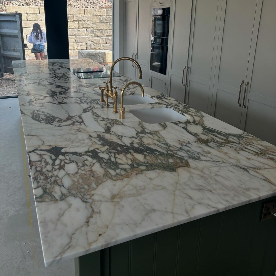 The most beautiful Calacatta Viola Oro Marble🤩Perfect for creating a striking statement piece in any kitchen. 

#marbleworktop #marblekitchen #kitcheninspo #dreamkitchens #marbleinterior #marble #luxuryinteriors #ukmarble #calacatta #calacattamarble #calacattaviolaoromarble