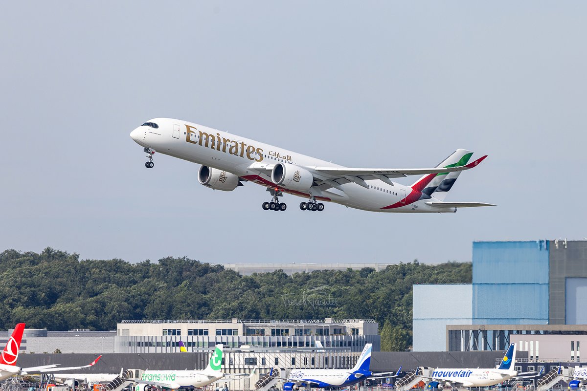 Frenchpainter's tweet photo. 1st test flight for the first #Airbus #A350 for #Emirates today. 🇦🇪 #Dubai #AvGeek #Toulouse https://t.co/6XCfKR4l1d