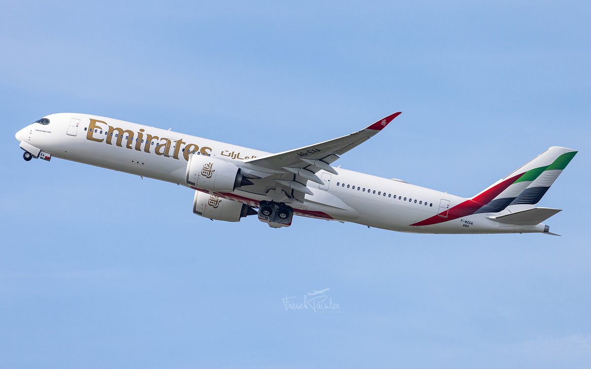 Frenchpainter's tweet photo. 1st test flight for the first #Airbus #A350 for #Emirates today. 🇦🇪 #Dubai #AvGeek #Toulouse https://t.co/6XCfKR4l1d