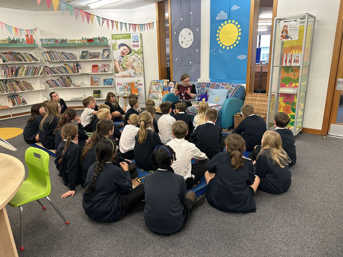 halfpennylane's tweet image. 6W had a fantastic visit to Pontefract Library. We especially enjoyed choosing a book to bring back to school. There might not be too many books about footballers left now!

#BeHalfpenny
#PersonalDevelopment 
#PontefractLibrary