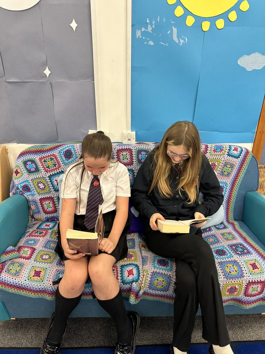 halfpennylane's tweet image. 6W had a fantastic visit to Pontefract Library. We especially enjoyed choosing a book to bring back to school. There might not be too many books about footballers left now!

#BeHalfpenny
#PersonalDevelopment 
#PontefractLibrary