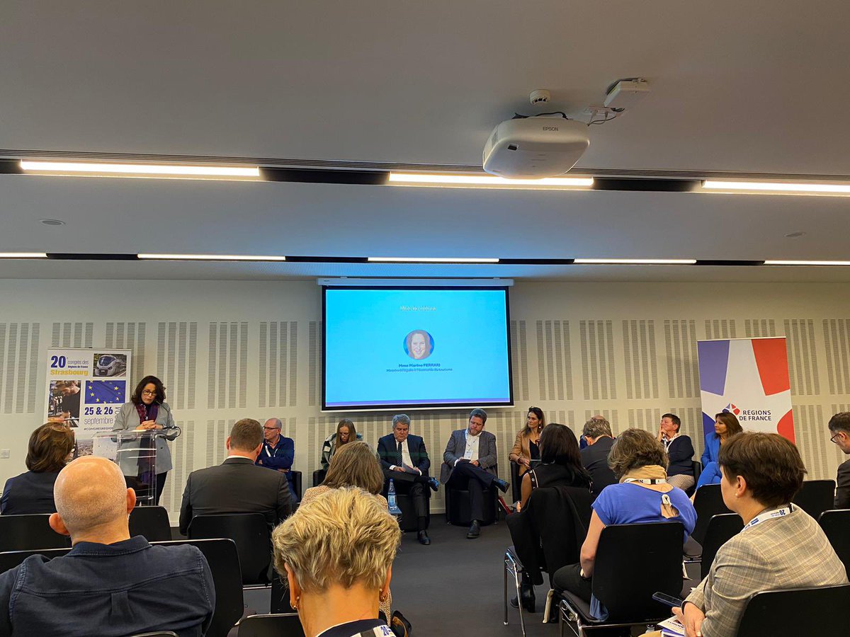 <a href="/claudesturni/">Claude Sturni</a> #CongresRegions2024 En présence de Madame la Ministre Marina Ferrari, <a href="/CedricGouth/">Gouth Cedric</a> est revenu sur les politiques mémorielles de la Région Grand Est et plus particulièrement sur le dispositif Mémoire de la Shoah qui permet à 600 lycéens de se rendre à Auschwitz chaque année. Merci