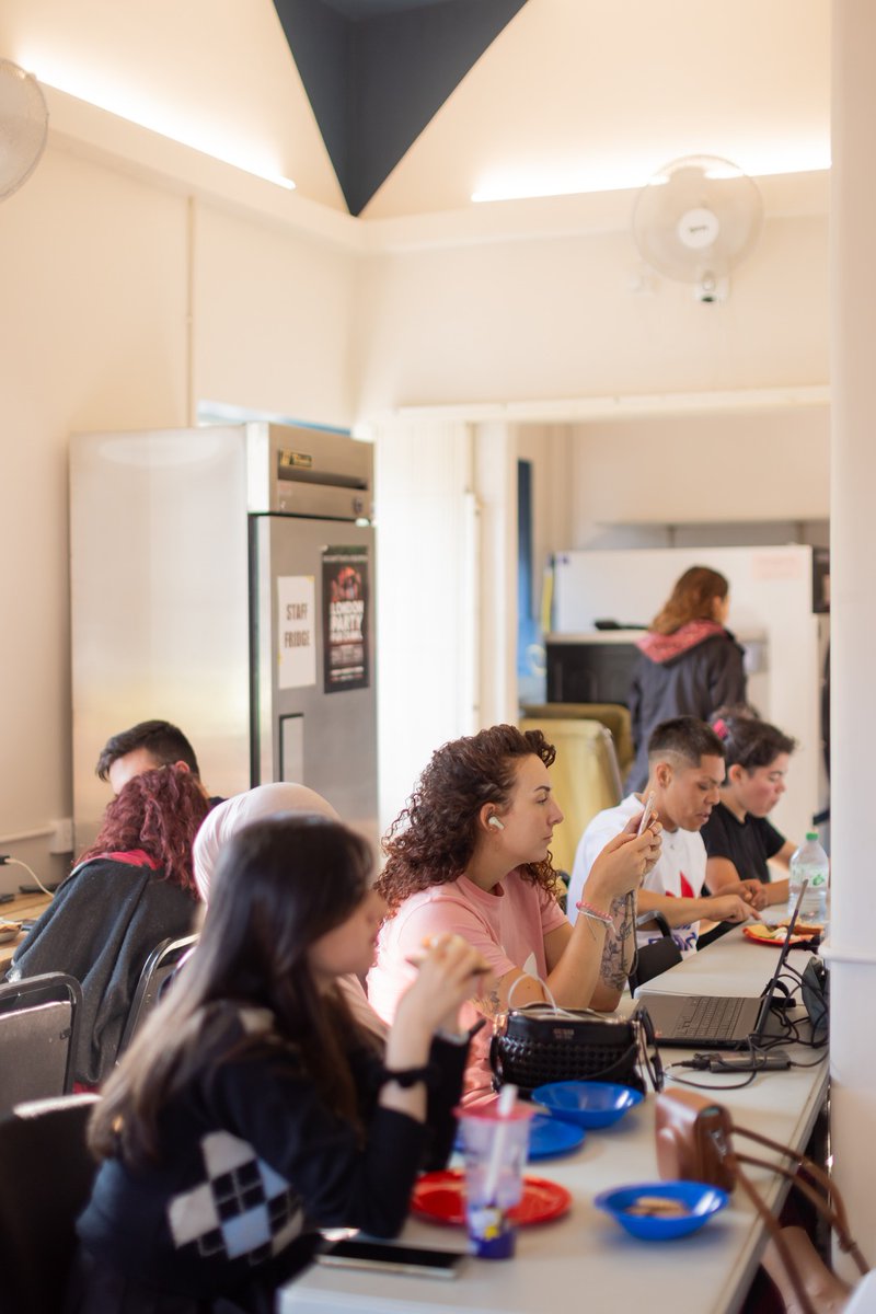 LDNBackpackers's tweet photo. Is it a café? A co-working space? A social hub? Nope, just another day in the common room.
.
.
.
#hostellondon
#hostel
#hostellife
#hostelworld
#hostels
#hosteleria
#hostellife😍
#hostelfun
#hosteldiaries
#hostelgeeks
#hostelvibes
#hosteldays
#hostellifestyle
#hostellondon https://t.co/HAqoTPUZFb