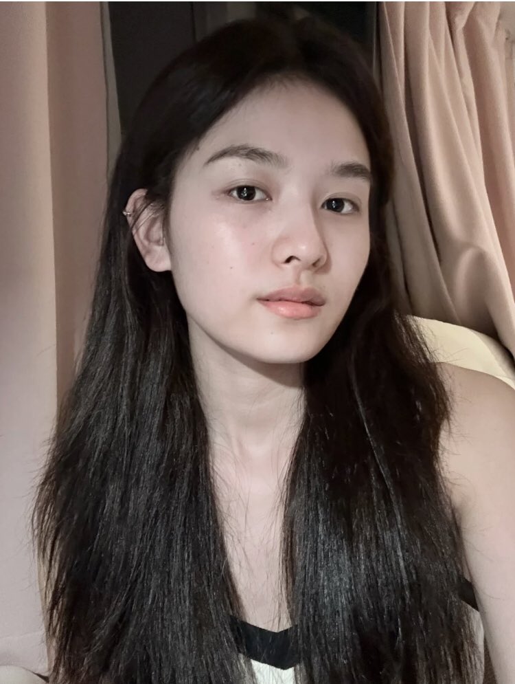 azebelomo's tweet photo. 羡慕小姐姐的美貌更羡慕小姐姐的身材👍难怪你们....哎 终究是我普通了 https://t.co/Yv1J5gUNqu