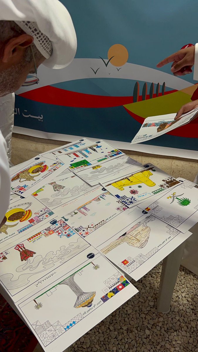 يشكر بيت الشيخ محمد بن سليمان الزازان الفنان التشكيلي خالد الحبيب على مبادرته بإقامة المرسم التشكيلي فقد كان والده قبل ذلك الخطاط الشهير دهيران الوجيه حمد الحبيب قدم مبادرات في السبعينيات تمثلت في لوحات ولافتات الى إحتفالات ومهرجانات نادي شباب حرمه والنادي الفيصلي فشكراً لهما .