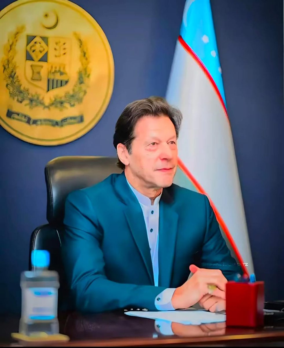 ShazKhann101's tweet photo. میں واپس آؤں گا، باطل پر حق کی فتح ہوگی۔۔۔
 عمران خان۔۔۔!!!
جیل میں بیٹھا ایک شخص اس پورے نظام کو لڑ گیا ہے اور ان سب کے اعصاب پر طاری ہے۔۔۔❤

" اِیَّاكَ نَعْبُدُ وَ اِیَّاكَ نَسْتَعِیْنُ " https://t.co/GUkUPSgvSk
