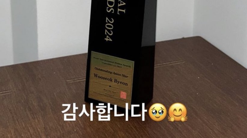 whatchuwaiting's tweet photo. kalian sbnrnya fans bws apa varo? pdhl dgn update gini bws pgn bgt dateng tapi krn varo yg  “greedy” lebih milih event yg blm ada IZIN nya dibanding SDA gila ga tuh bukan soal pgn bgt liat interact woohye tp ini soal prioritas. bws itu aktor bukan model lagi. jd stop belain varo. https://t.co/y9Ni286xTs