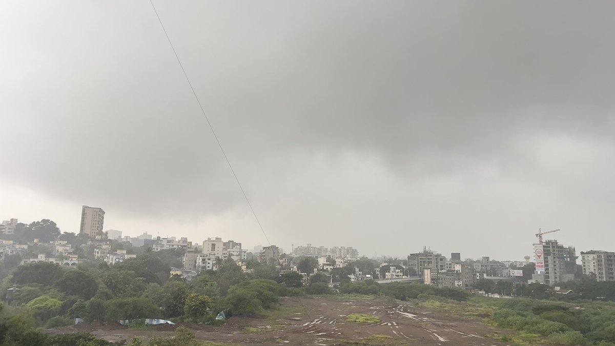 katie_abraham's tweet photo. Lights on and it’s only 4pm!
Pune, what’s going on?
#returnmonsoon
#Pune
#monsoonmagic https://t.co/ykTyZKL0Ox