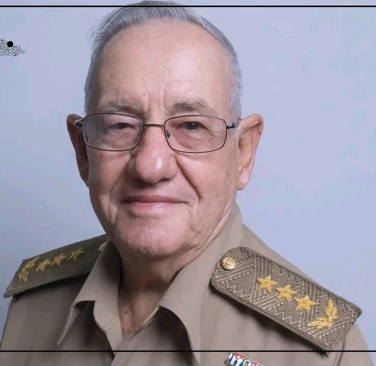 Osmani60129039's tweet photo. Entrega total a la #Revolucion, a su Partido, a su Comandante en Jefe, al General de Ejército y a las Fuerzas Armadas Revolucionarias, tu obra continuará creciendo. Siempre a sus ordenes. #CubaHonra https://t.co/q9tEqM4Uzh